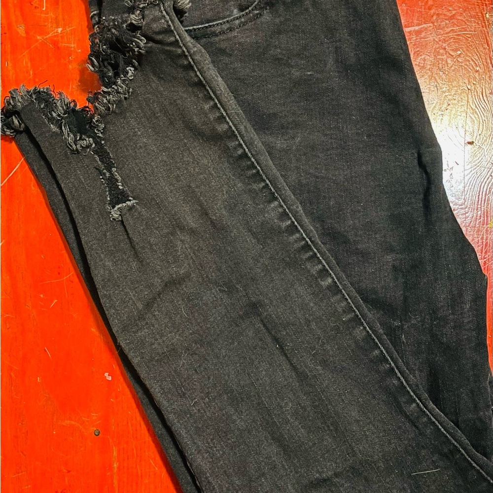 SO Women's Distressed Black Cropped Jeans